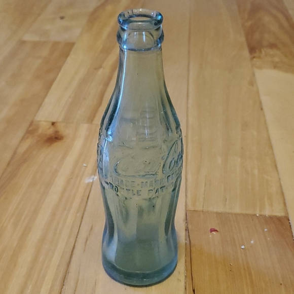 Antique Coca Cola bottles - Picture 2 of 2